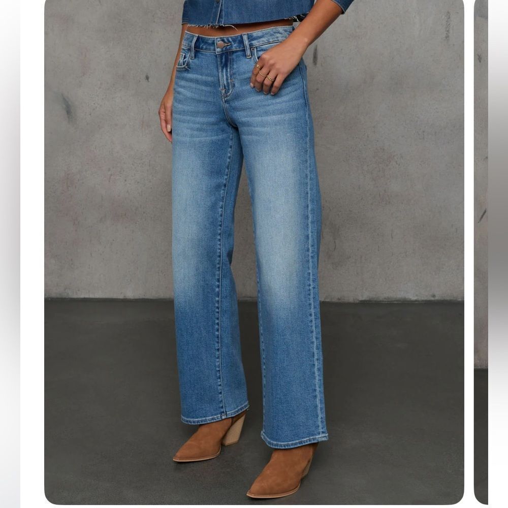 Straight Leg Light Wash Vici Jeans 28